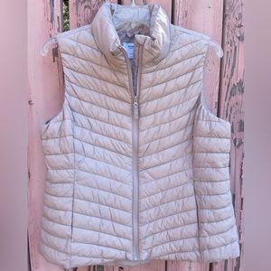 Old Navy puffer vest size XL beige